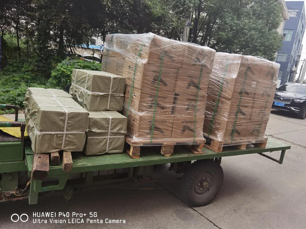 都說冷庫(kù)門配件制造門檻低？專業(yè)廠家有話說 從門鎖到鋁型材，細(xì)節(jié)決定成敗